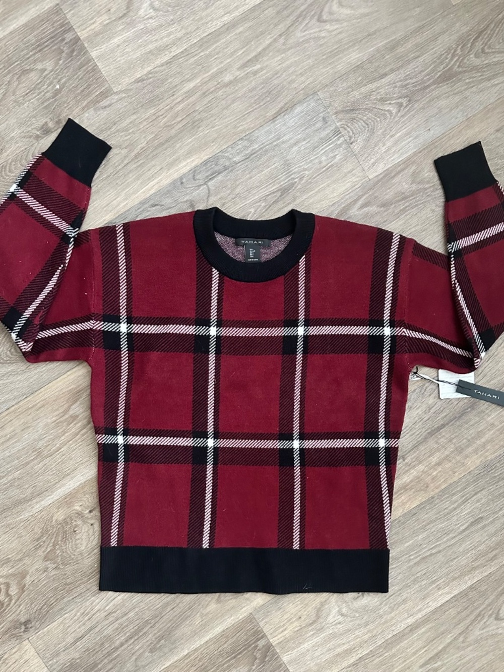 Tahari Women’s Plaid Sweater Size L Red Black Crewneck NWT Cozy Chic - Picture 7 of 13